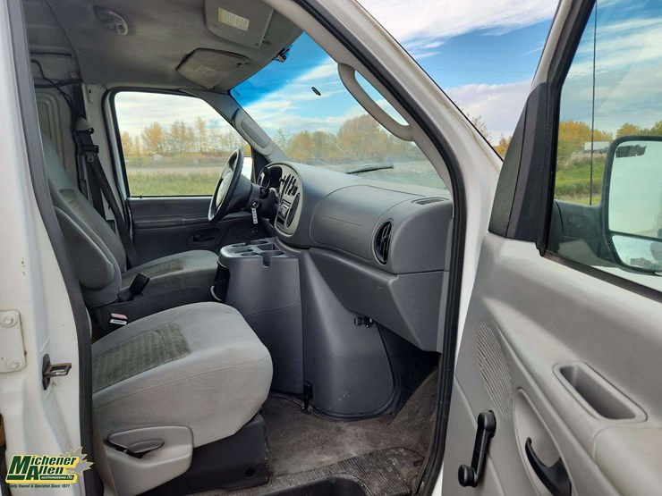 2005-ford-cargo-image-21