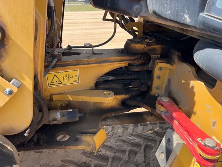 2021-caterpillar-908m-image-18