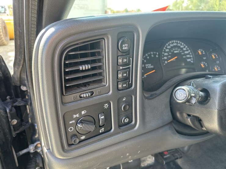 2005-chevrolet-silverado-1500-image-29