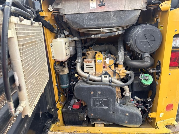 2016-caterpillar-259d-image-18