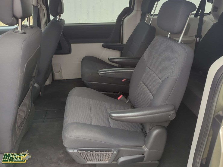 2010-dodge-grand-caravan-sxt-image-15