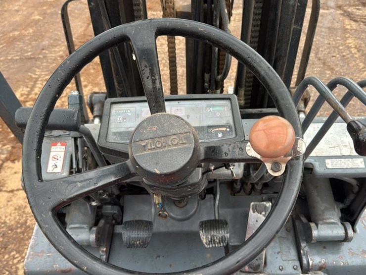 #110-•-toyota-42-5f-g25-forklift-image-18