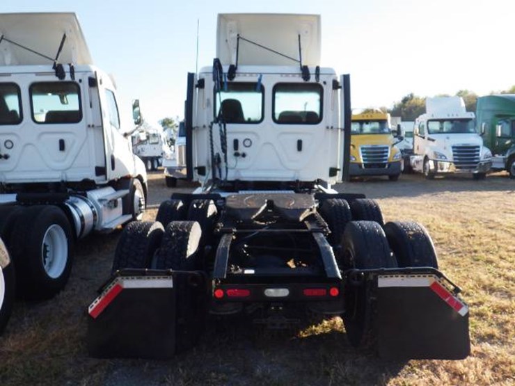 2020-freightliner-cascadia-116-image-7