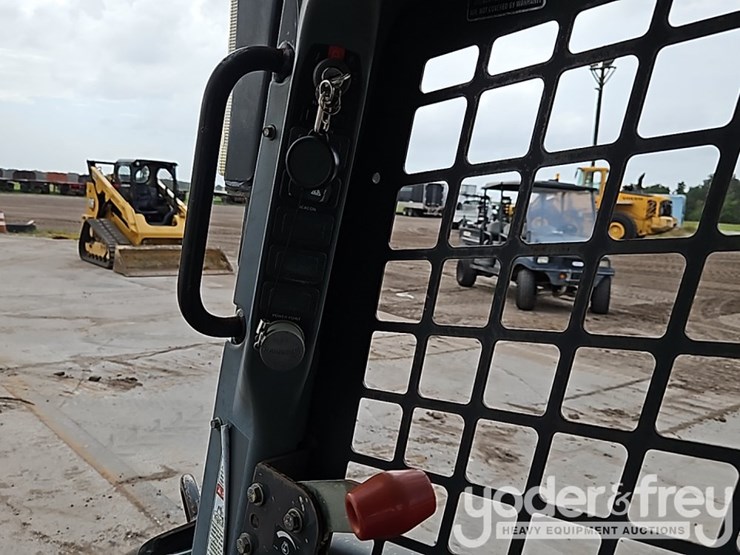 new-holland-l170-image-22