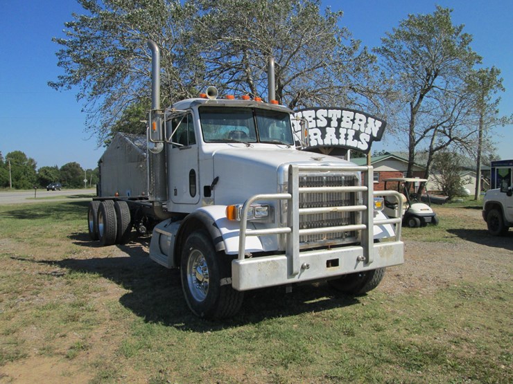 2004-peterbilt-357-image-2