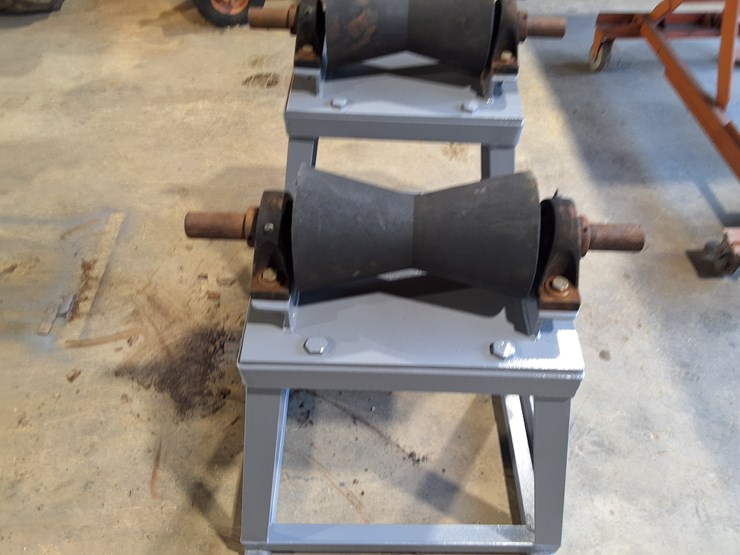#512-•-lot-of-2-heavy-duty-pipe-roller-stands-image-2