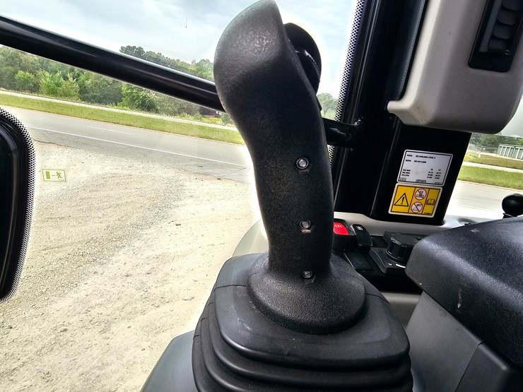 2023-caterpillar-953-image-55
