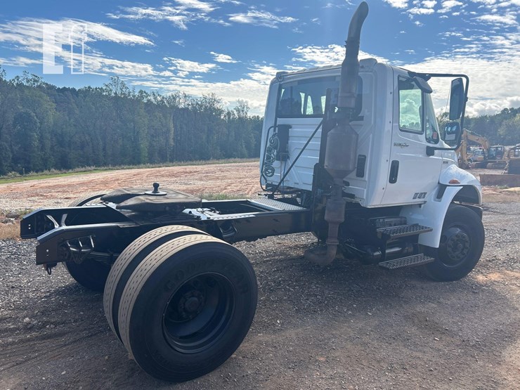 2012-international-durastar-4400-image-3