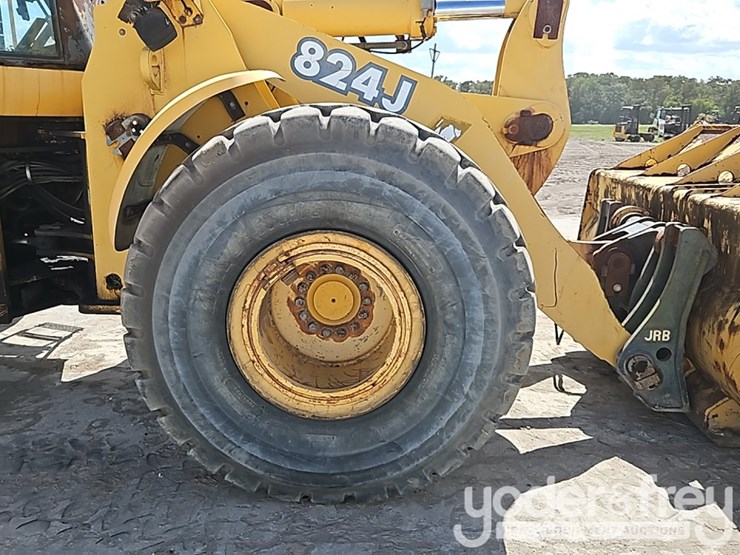 2003-deere-824j-image-11