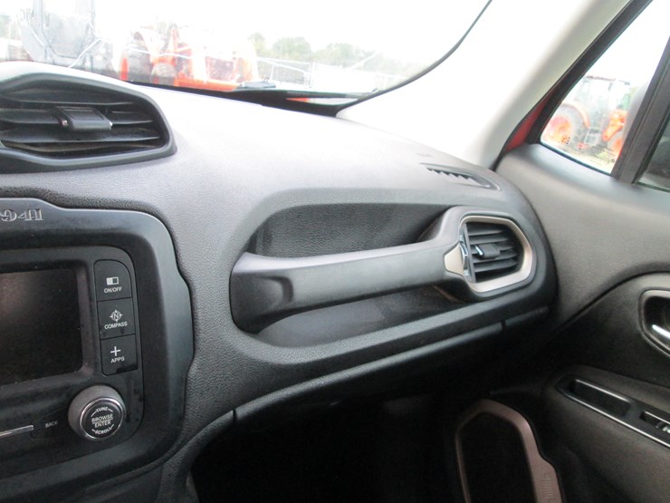 2017-jeep-renegade-image-23