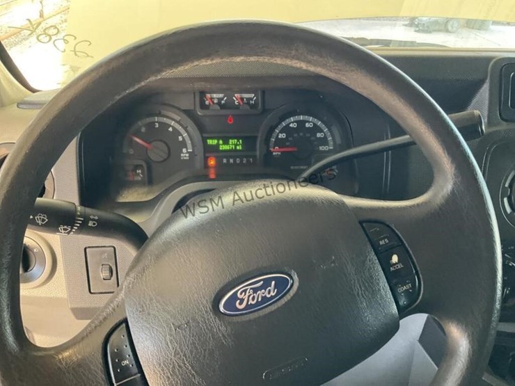 2009-ford-e350-image-17