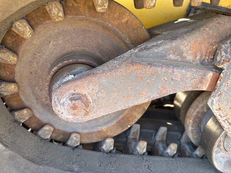 new-holland-c345-image-12