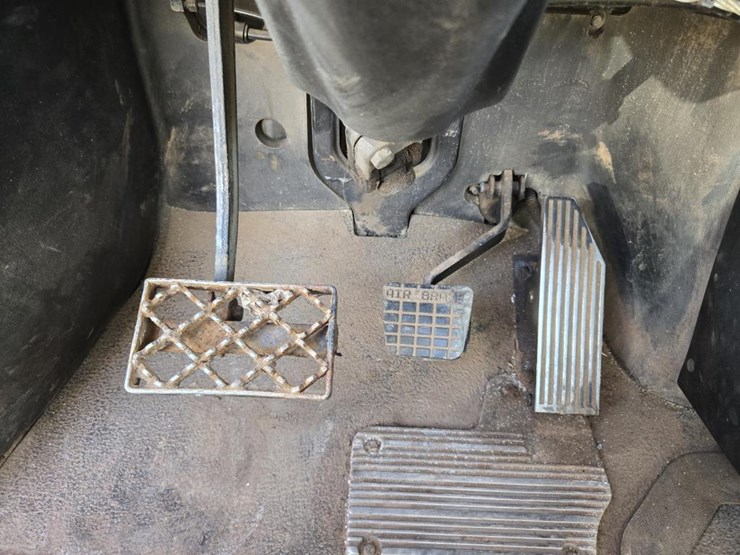 2005-mack-cl733-image-67