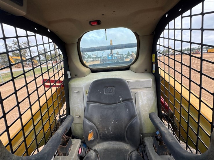 2016-caterpillar-259d-image-31