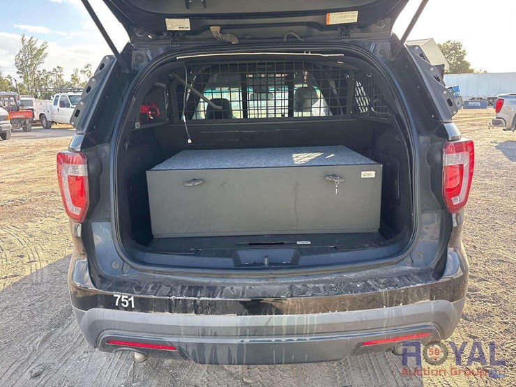 2017-ford-explorer-image-28