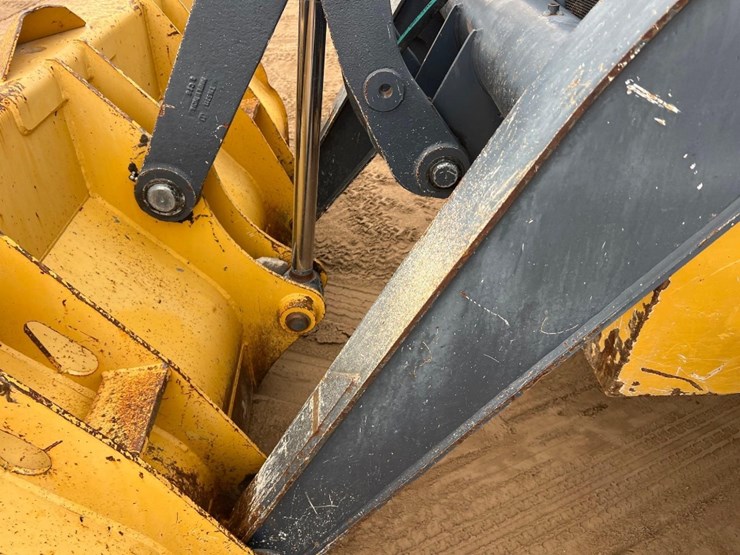 2017-deere-410l-image-16