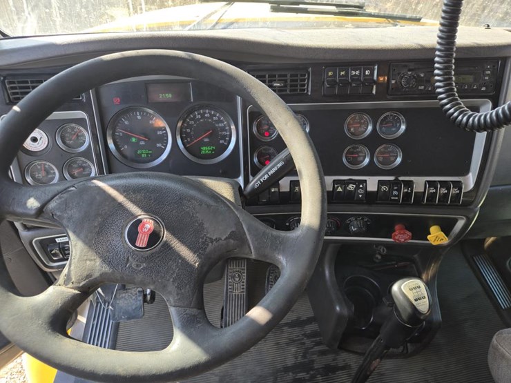 2012-kenworth-t660-image-39