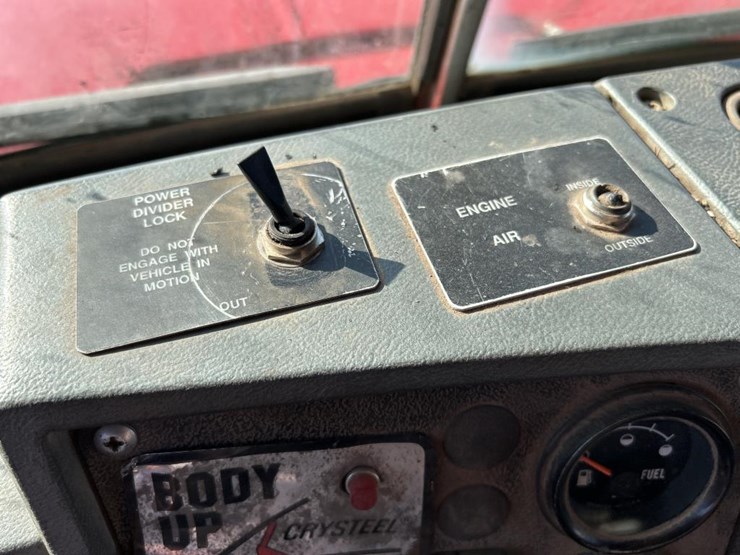 1993-mack-dm690s-image-65