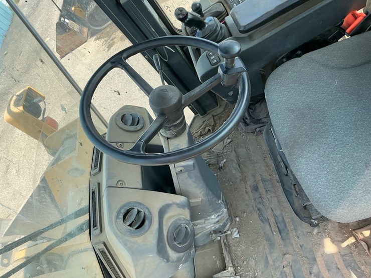 2018-deere-524k-image-54