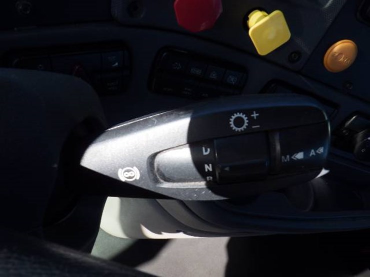2017-freightliner-cascadia-113-image-9