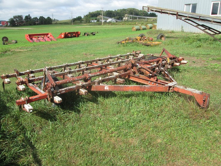 #5037-•-international-field-cultivator-image-2