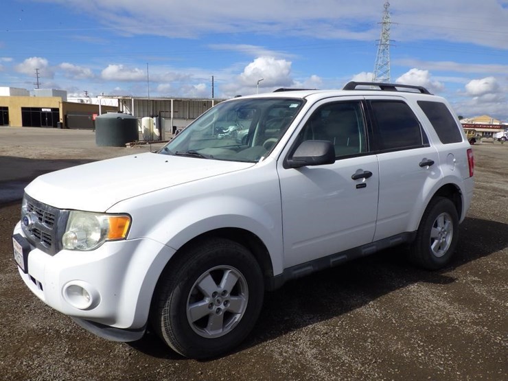 2011-ford-escape-image-1