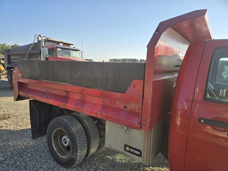 2013-chevrolet-3500hd-image-18