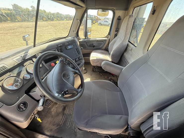 2015-freightliner-cascadia-125-evolution-image-21