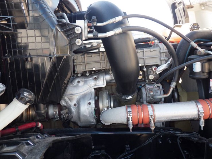 2019-freightliner-cascadia-126-image-15