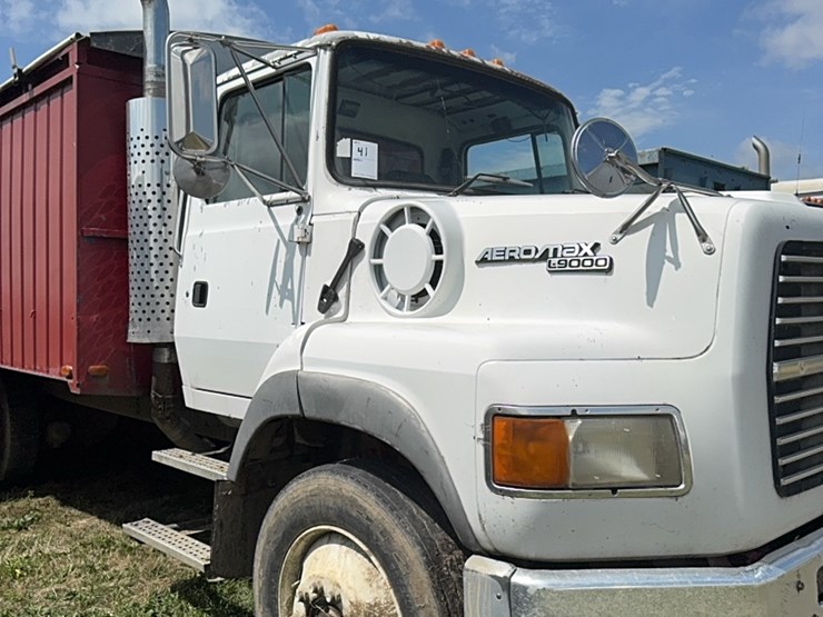 1995-ford-l9000-image-22
