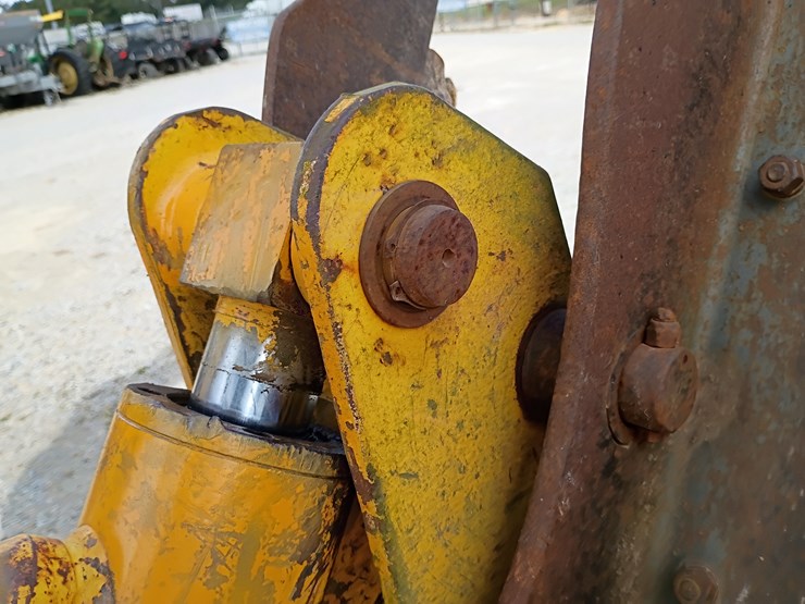 new-holland-lb75-image-60