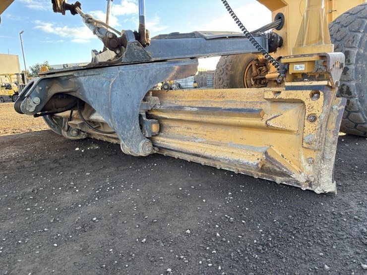 2011-deere-872gp-image-16