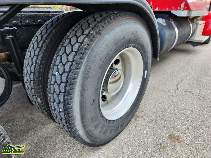 2004-peterbilt-379-image-17