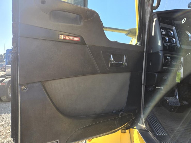 2012-kenworth-t660-image-37