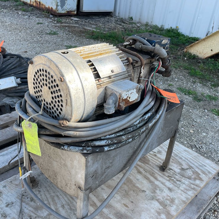 #1958 • Hydraulic Pump Assembly