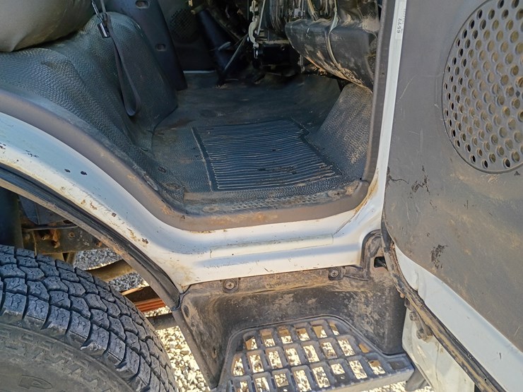 2000-gmc-w3500-image-35