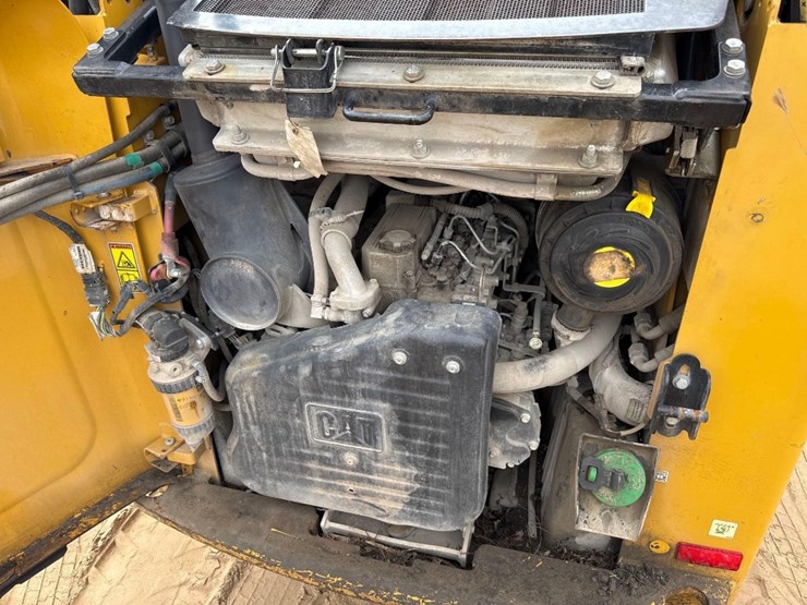 2012-caterpillar-262c2-image-10