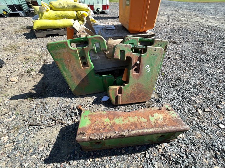 #1685-•-(3)-john-deere-tractor-weights-with-front-bracket-image-1