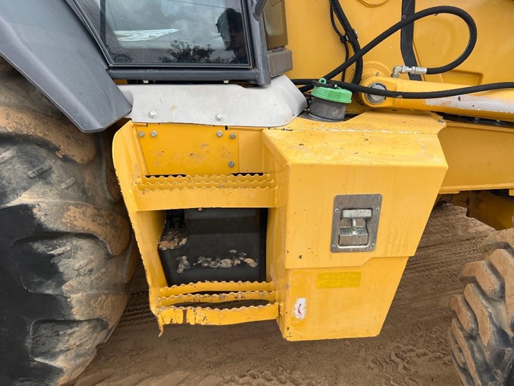 2017-deere-410l-image-25