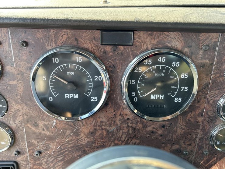 2000-international-9900i-image-67