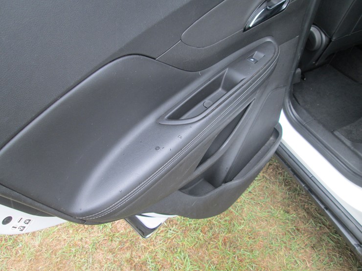 2019-buick-encore-image-15