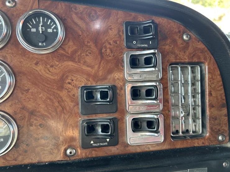 2002-peterbilt-357-image-73