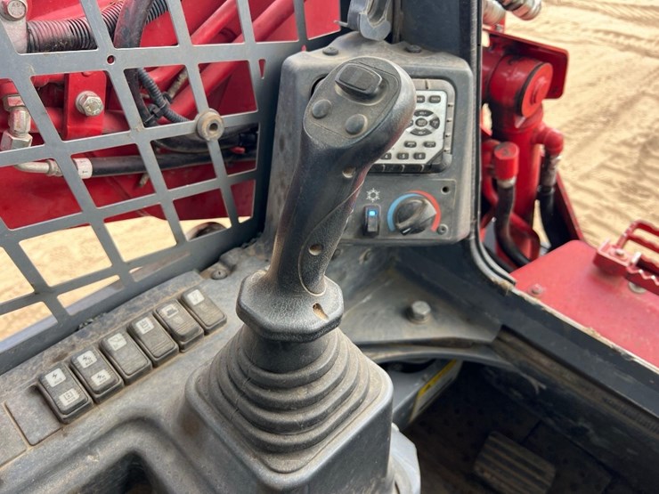 takeuchi-tl10v2-image-28