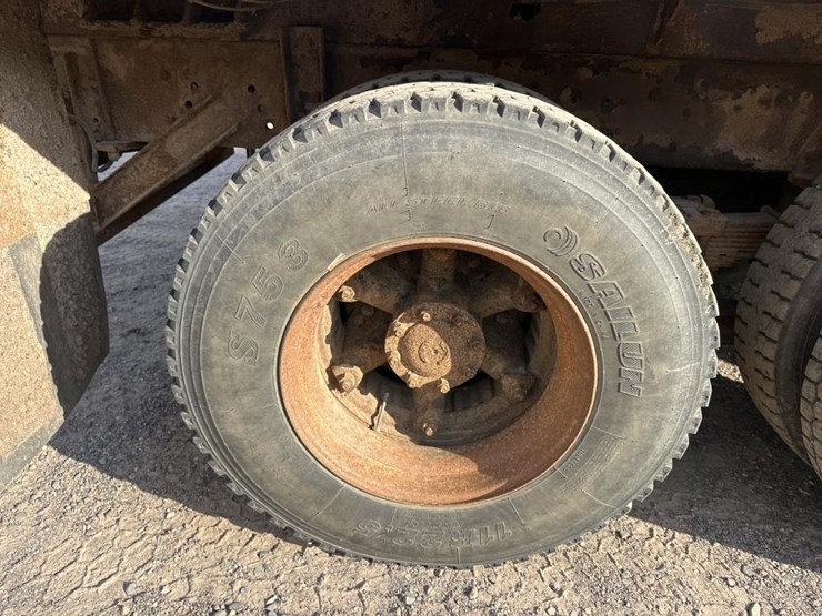 ford-lts9000-image-51