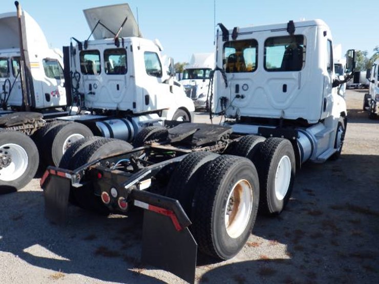 2018-freightliner-cascadia-125-image-5