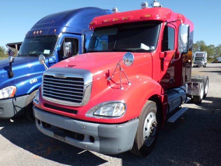 2013-freightliner-cl120-columbia-image-1