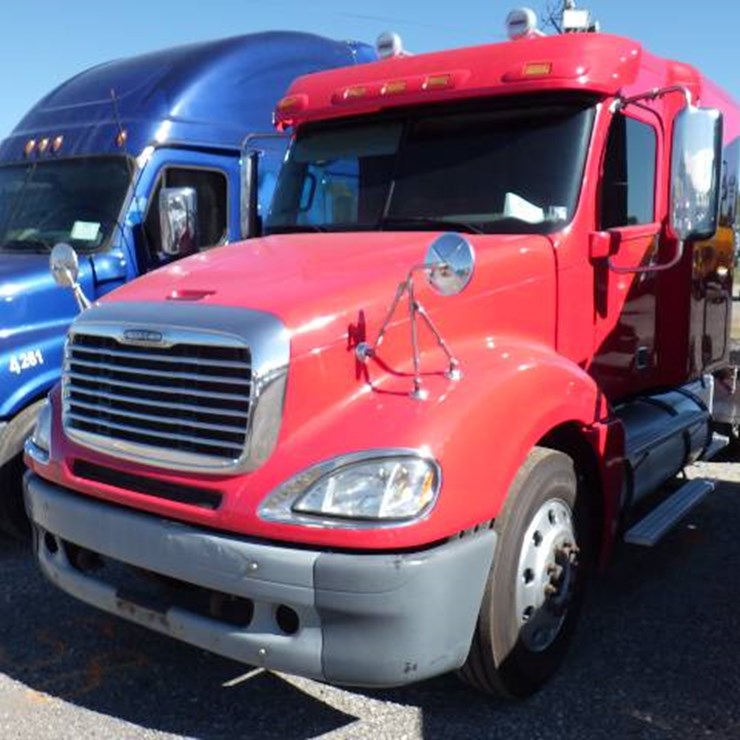 2013 FREIGHTLINER CL120 Columbia