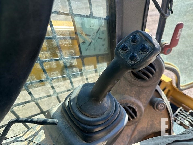 2016-caterpillar-259d-image-14