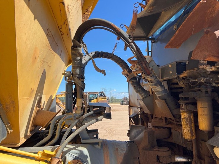 2014-komatsu-hm300-3-image-20