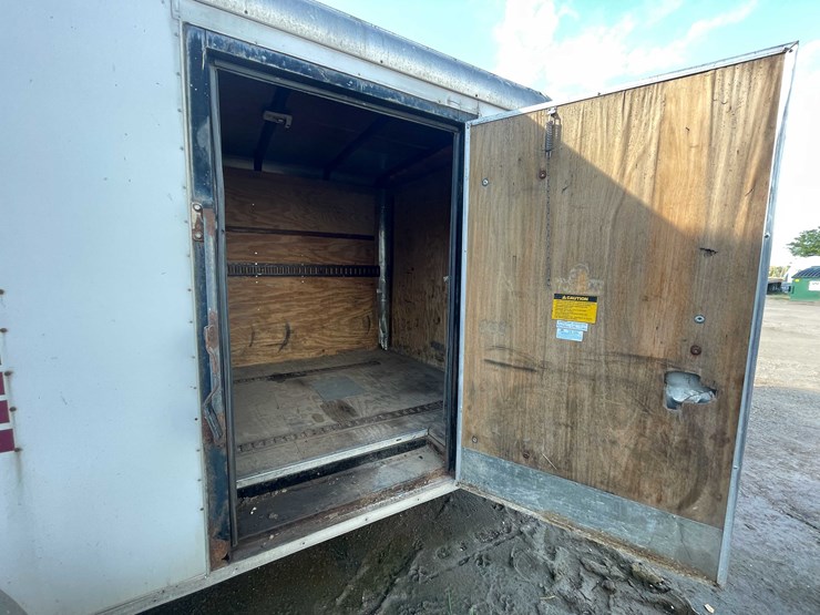 #1895-•-pace-16'-enclosed-dual-axle-trailer-(has-wi-title)-image-17